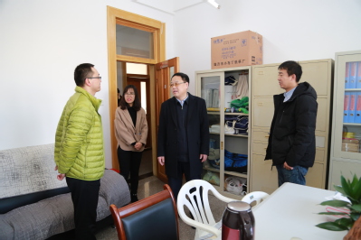 党委书记贾玉明在文学院与辅导员教师交流