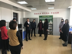 副校长韩国海在基教中心与教师交流